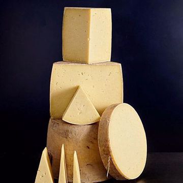 Picture of Isle of Mull Cheddar 1/50lbs PRE-ORDER