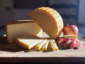Picture of WOODLAWN FARMSTEAD CHEESE OXBOW 1/6LB